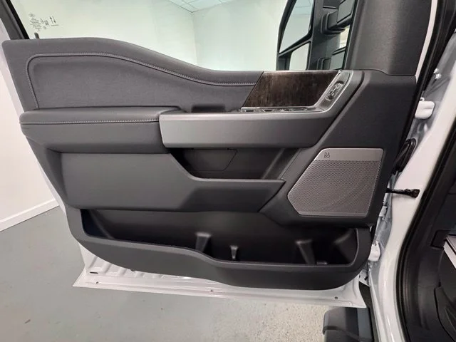 New 2026 Oxford White Ford F-250® Lariat® image 31