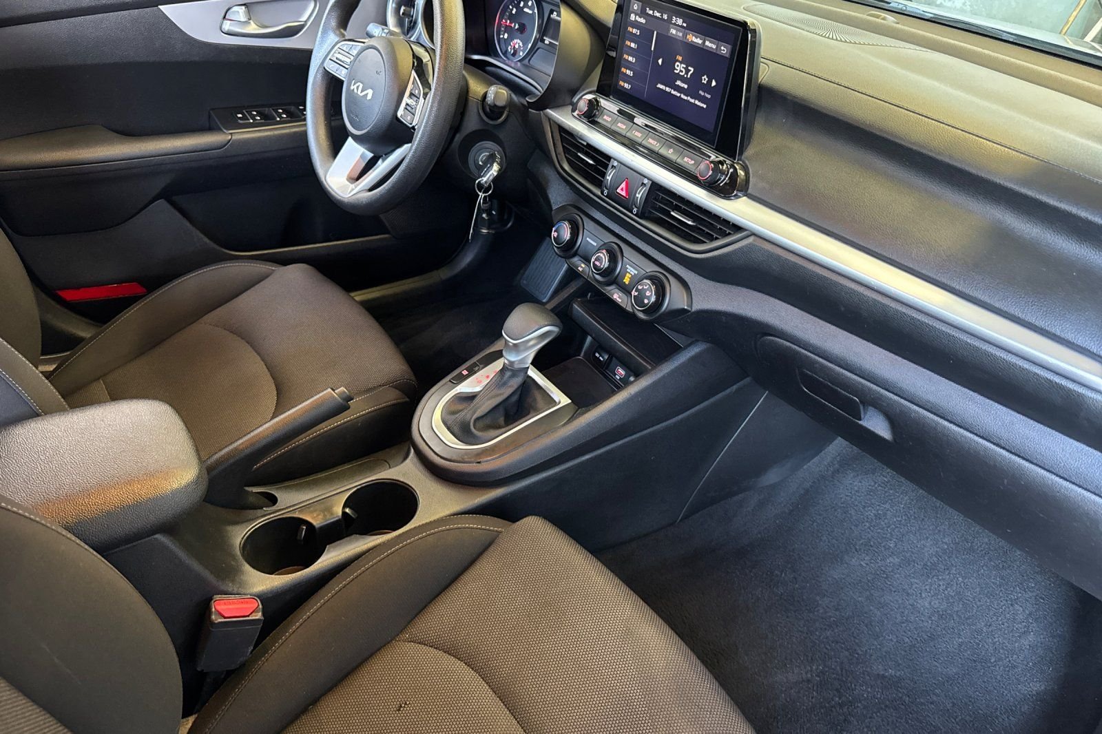 Used 2023 Steel Gray Kia LXS image 14