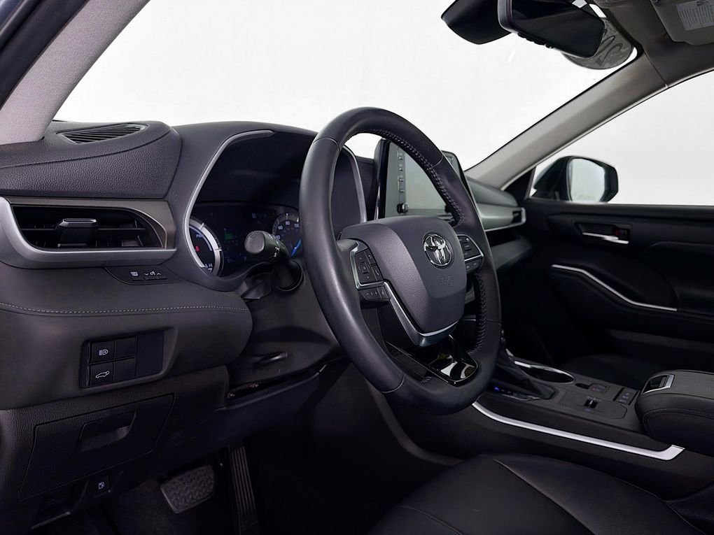 Used 2021  Toyota XLE image 14
