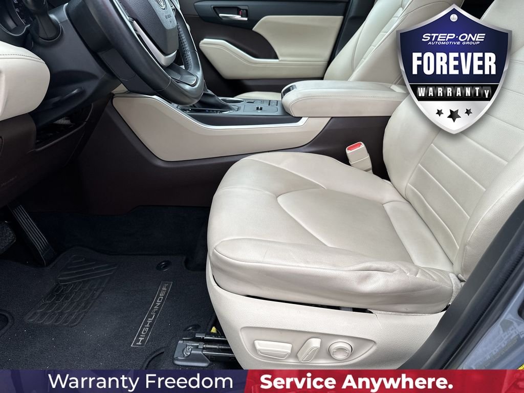 Used 2022  Toyota XLE image 14