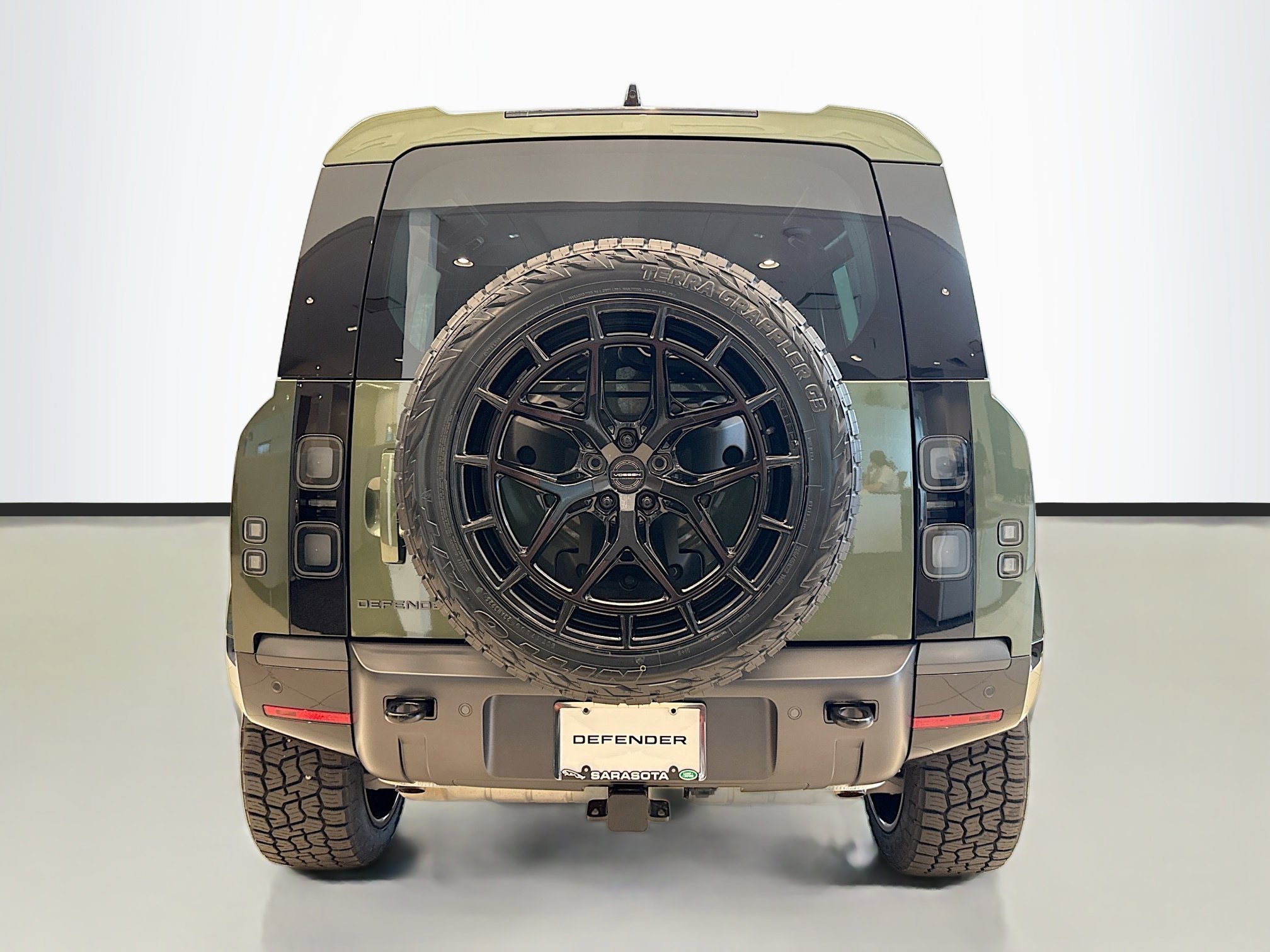 New 2026 Woolstone Green Land Rover X-Dynamic SE image 4