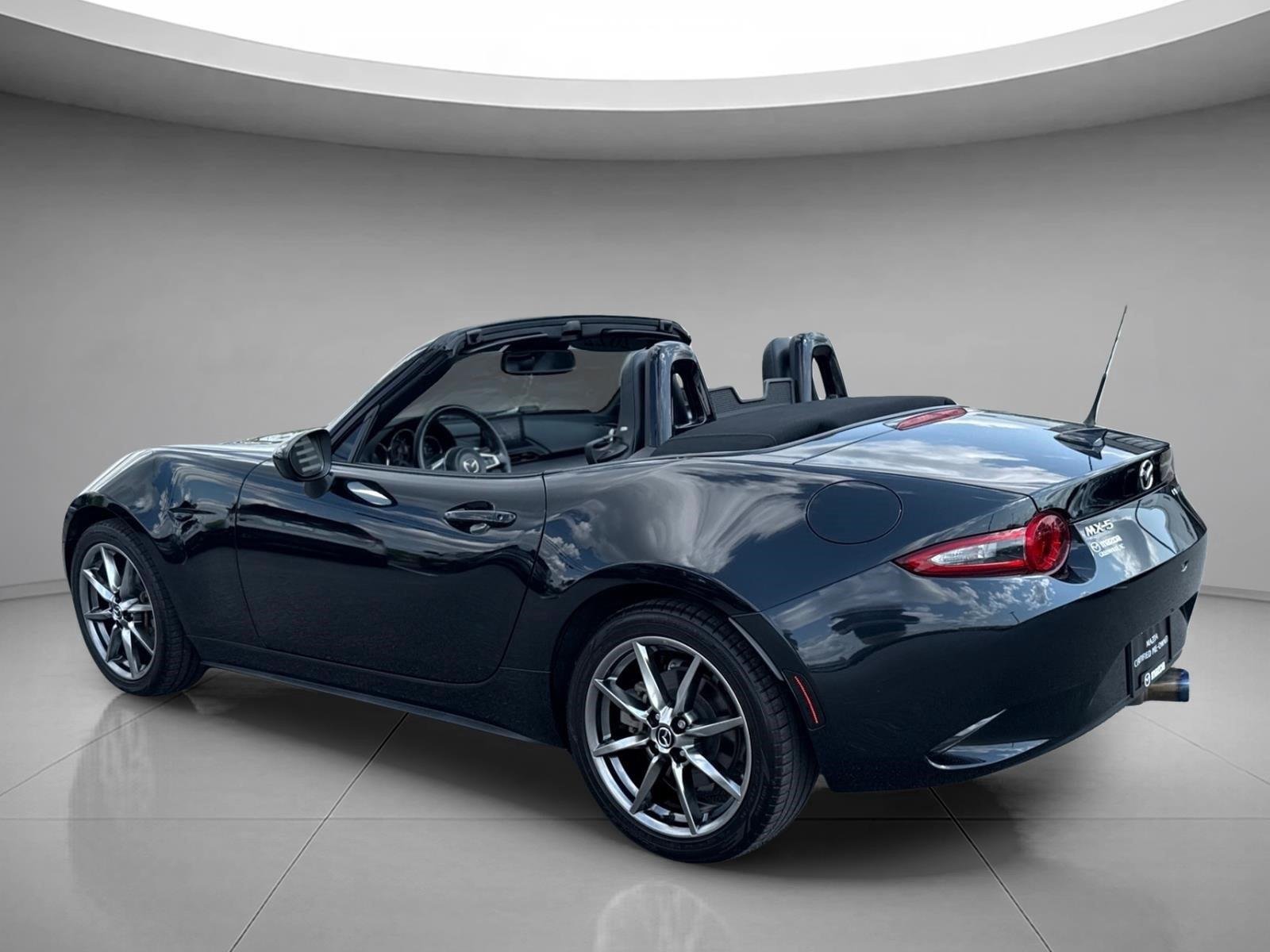 Used 2022 Jet Black Mica Mazda Grand Touring image 4