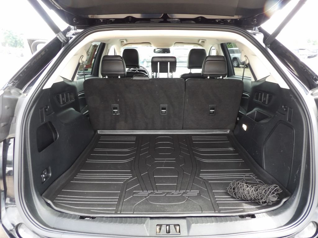 Used 2022 Black Metallic Ford Titanium image 26