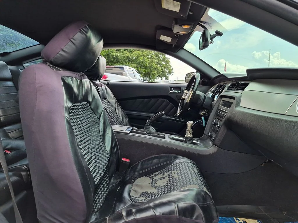 Used 2010  Ford GT Premium image 19