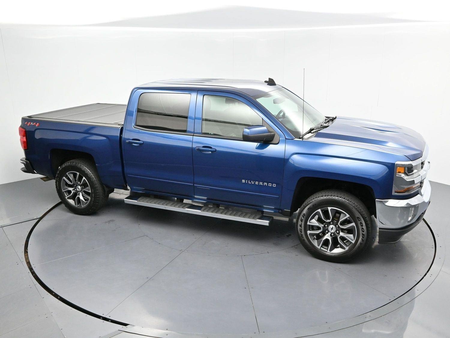Used 2018 Deep Ocean Blue Metallic Chevrolet LT image 38