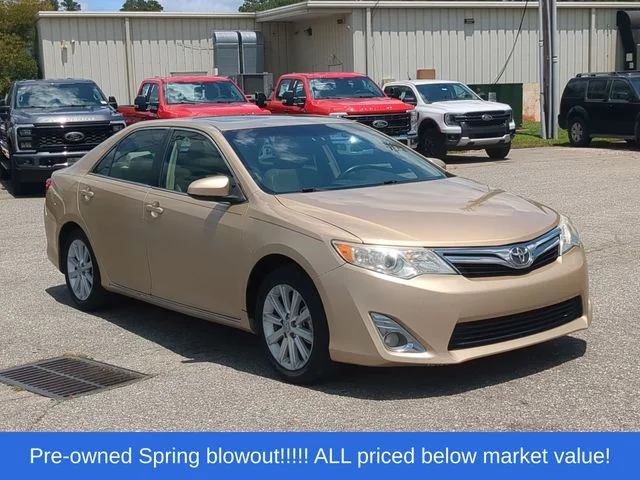 Used 2012 Beige Toyota XLE image 15