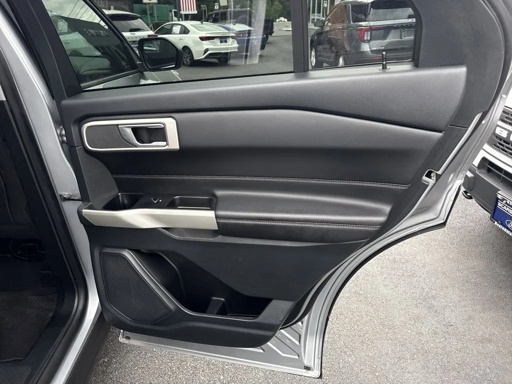 Used 2023 Silver Metallic Ford XLT image 29