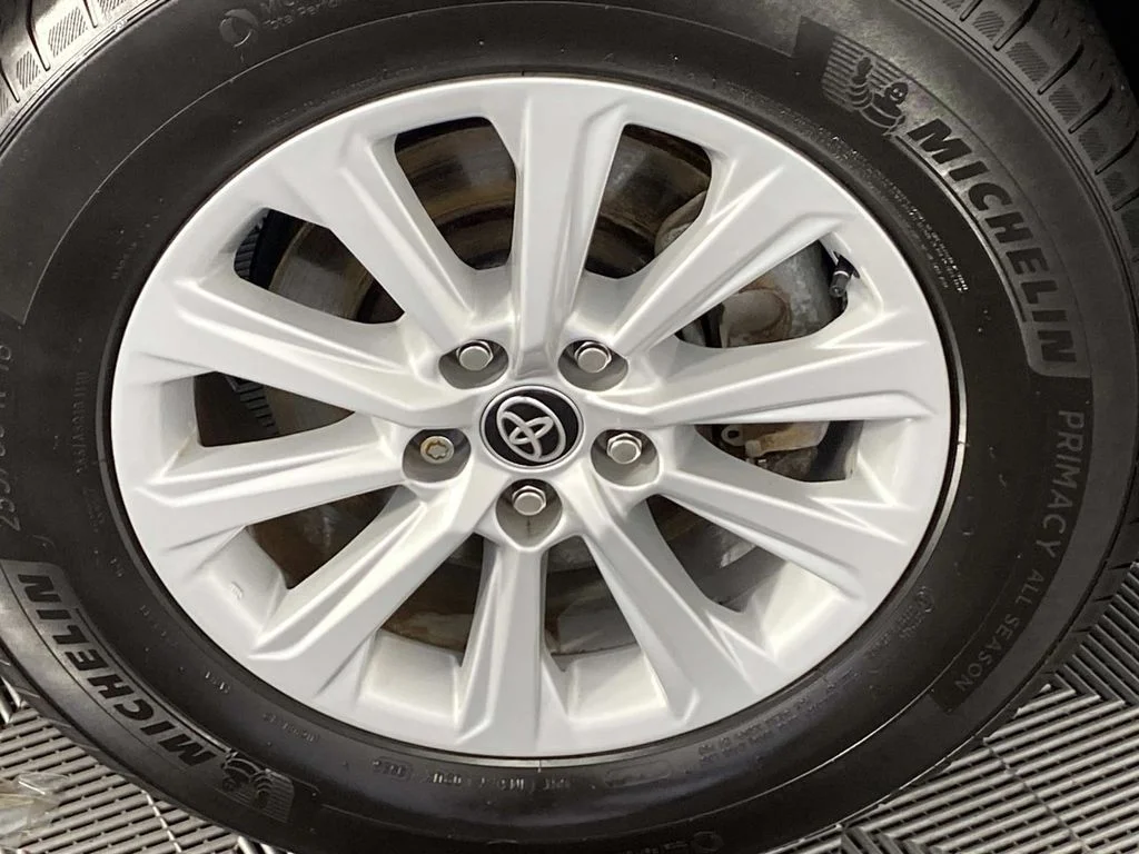 Used 2025 Cloud Toyota XLE image 31