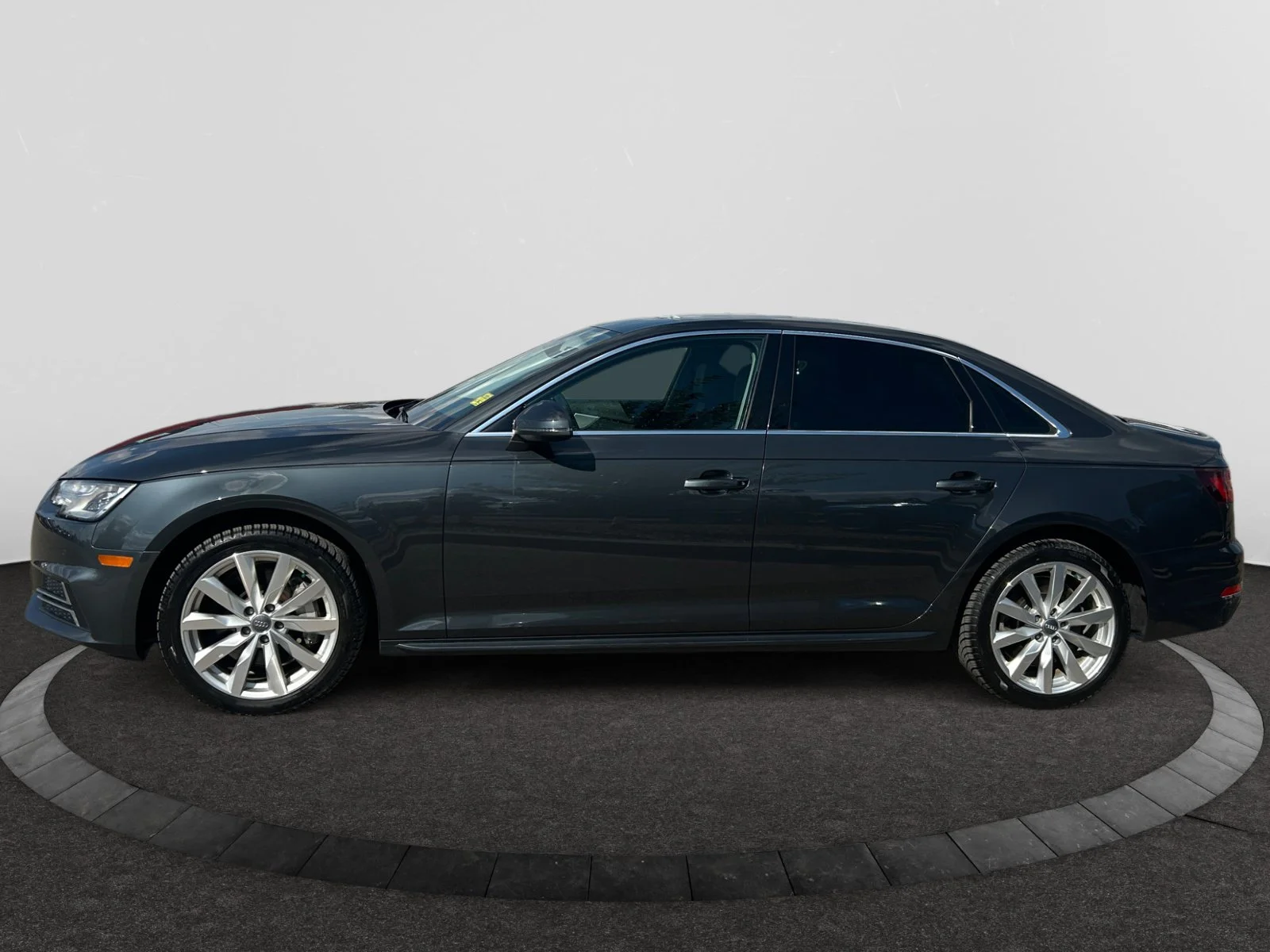 Used 2018 GRAY Audi KOMFORT image 2