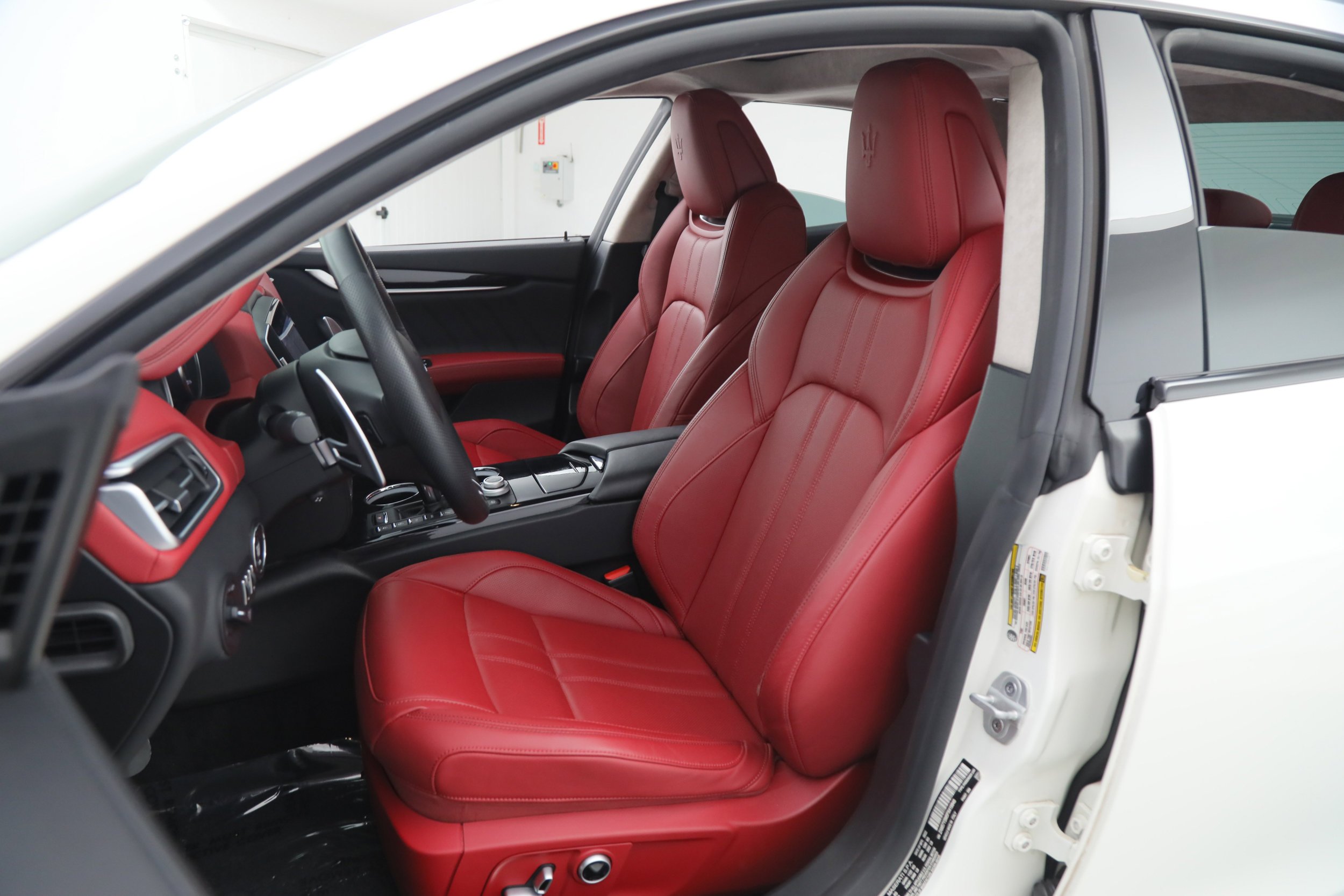 Used 2023 White Maserati Modena image 15