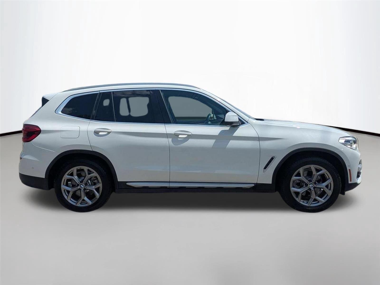 Used 2020 Alpine White BMW sDrive30i image 4