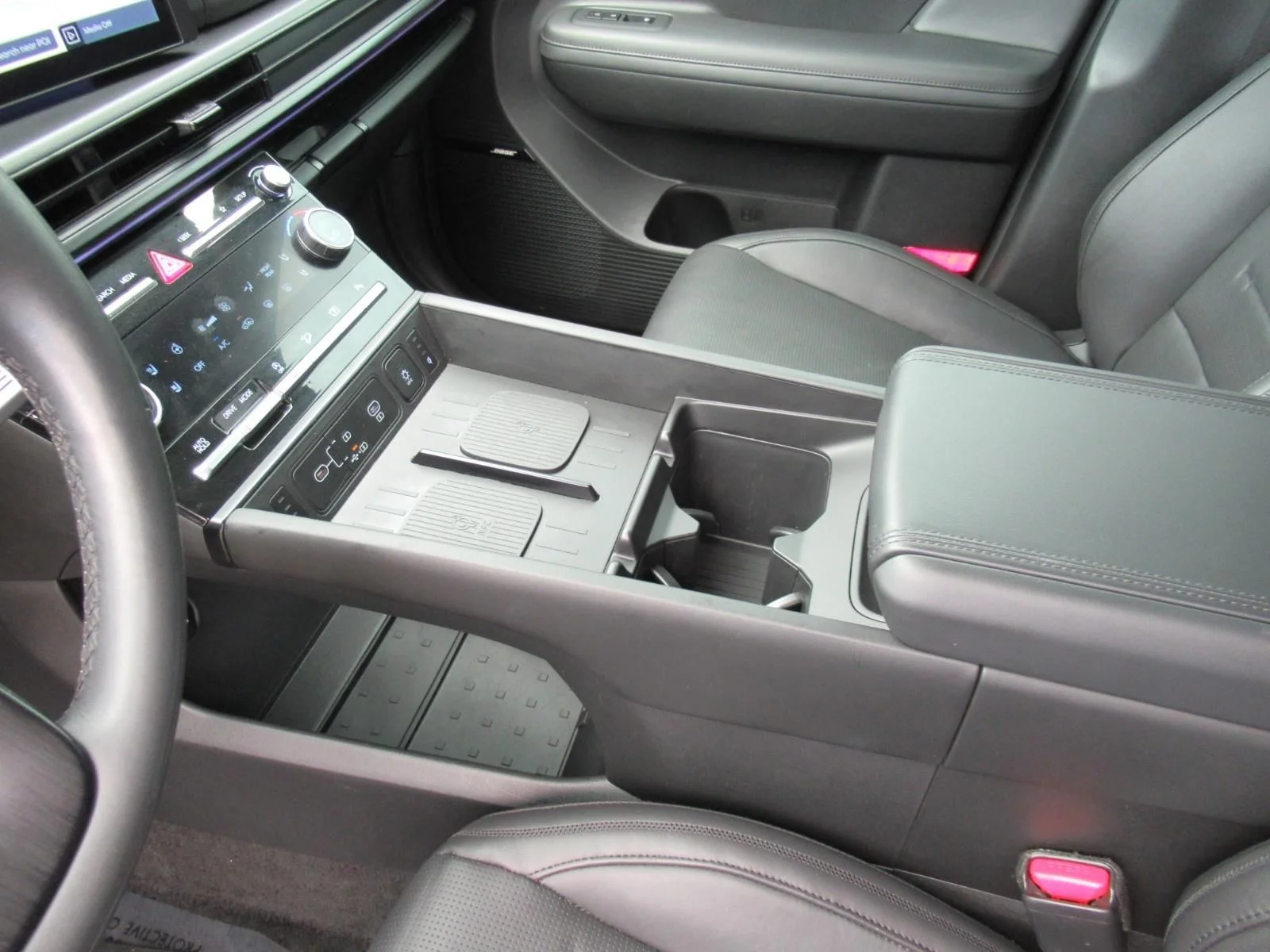 Used 2024 Black Hyundai Calligraphy image 16