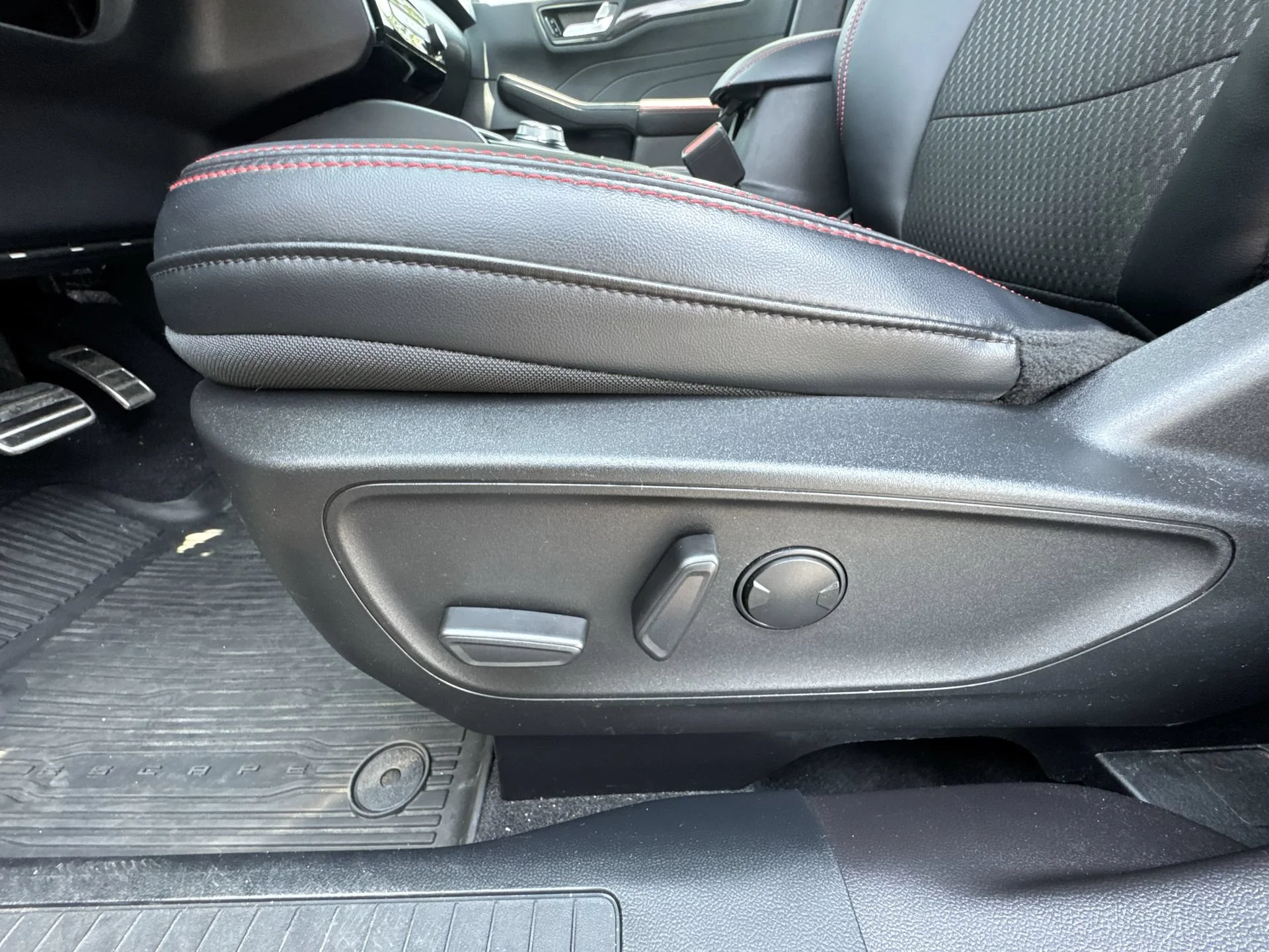 Used 2023 Cinnabar Red Metallic Premium Colorant Ford ST-Line image 12