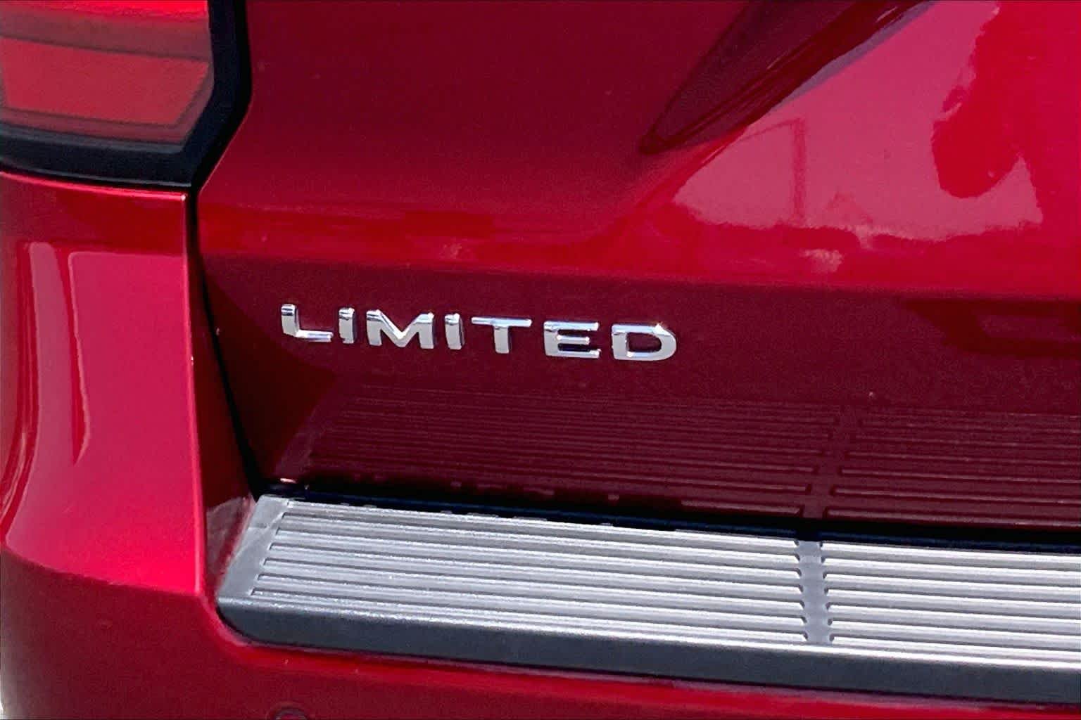 Used 2019 Ruby Red Metallic Tinted Clearcoat Ford Limited image 10