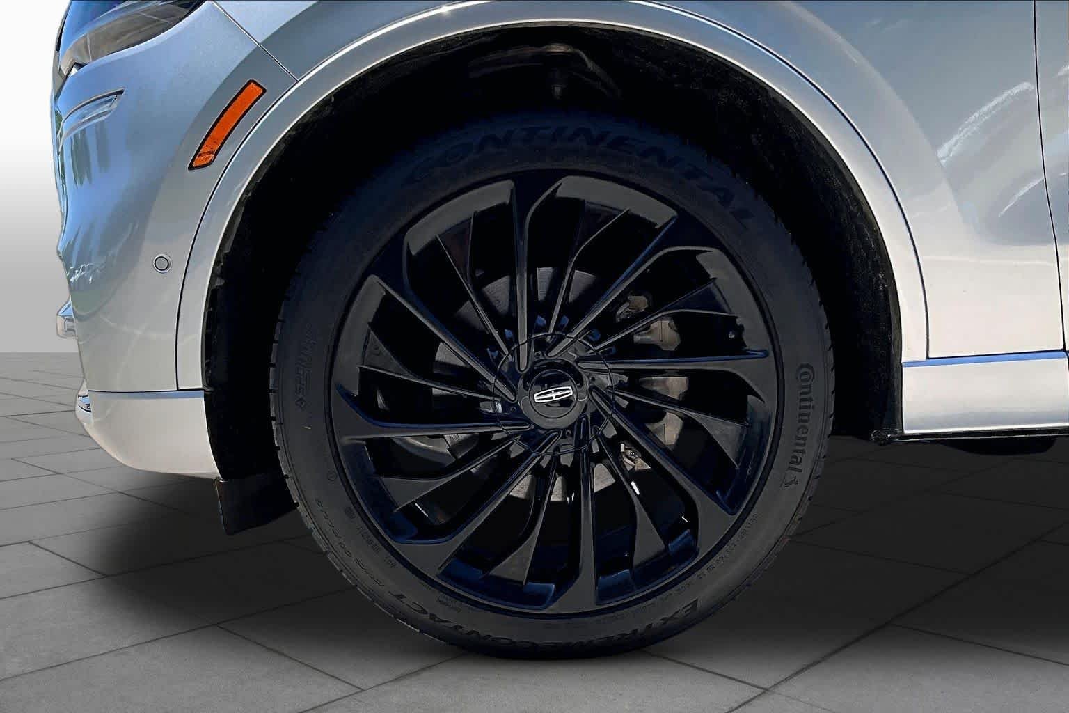 Used 2023 Silver Radiance Metallic Clearcoat Lincoln Reserve image 10