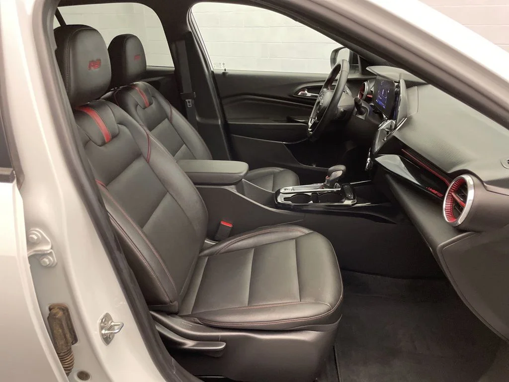 Used 2024 White Chevrolet 2RS image 25