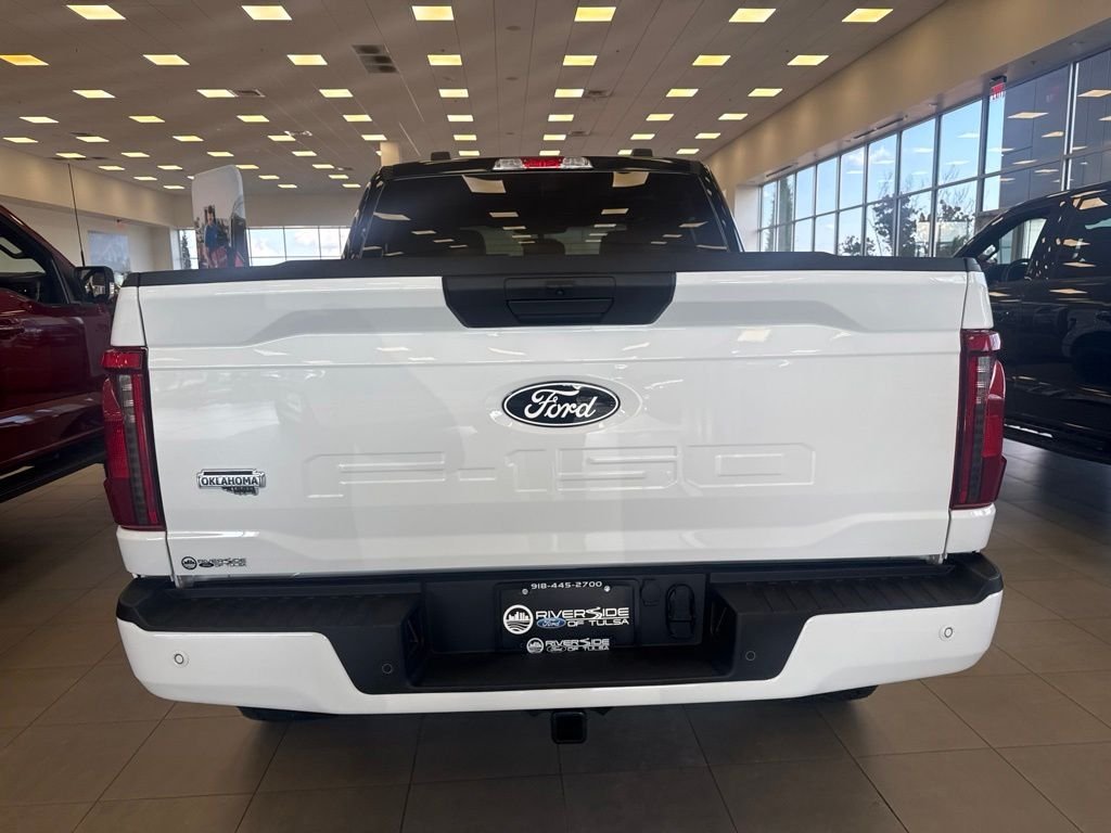New 2026 Oxford White Ford XLT image 4