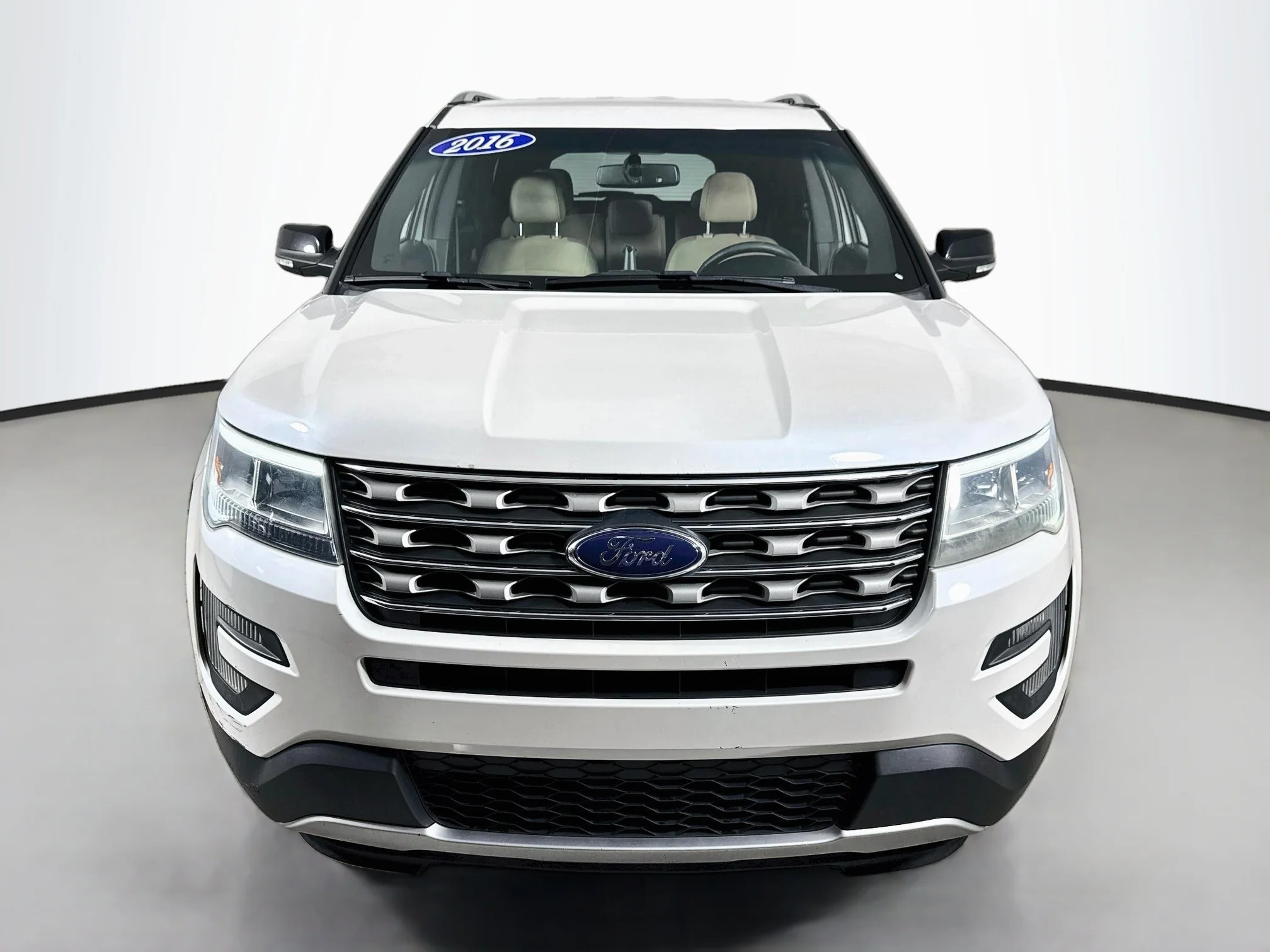 Used 2016 White Platinum Tri-Coat Metallic Ford XLT image 7