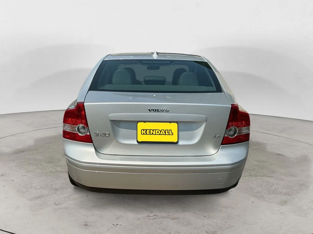 Used 2007 Silver Volvo 2.4i image 6