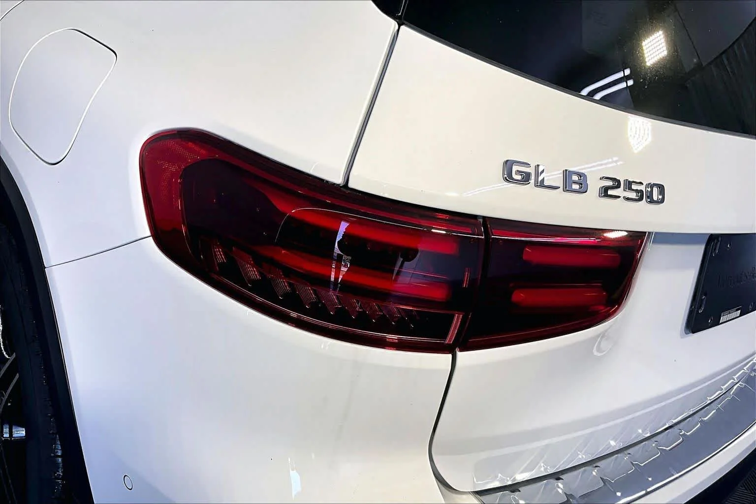 New 2026 Polar White Mercedes-Benz GLB 250 image 5