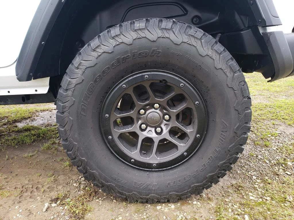 Used 2023 Bright White Clearcoat Jeep High Tide image 24