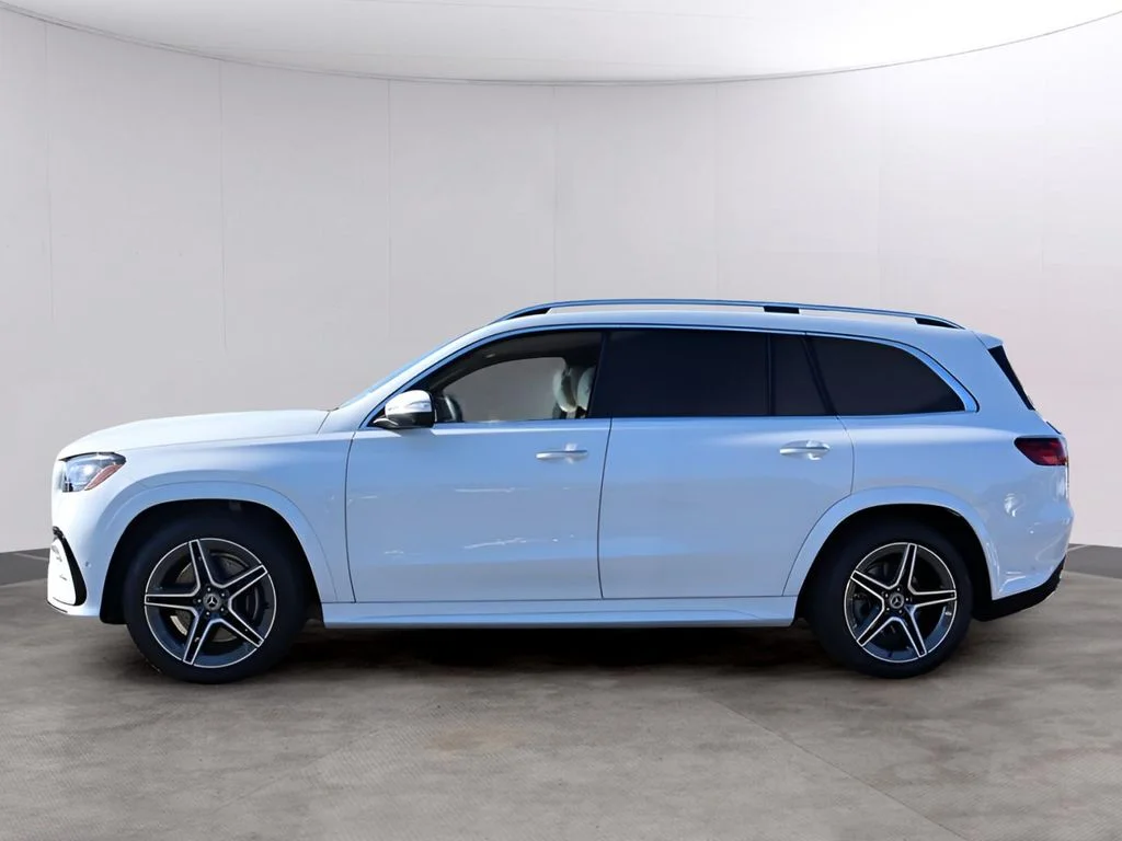 New 2026 MANUFAKTUR Moonlight White Metallic Mercedes-Benz GLS 450 image 3