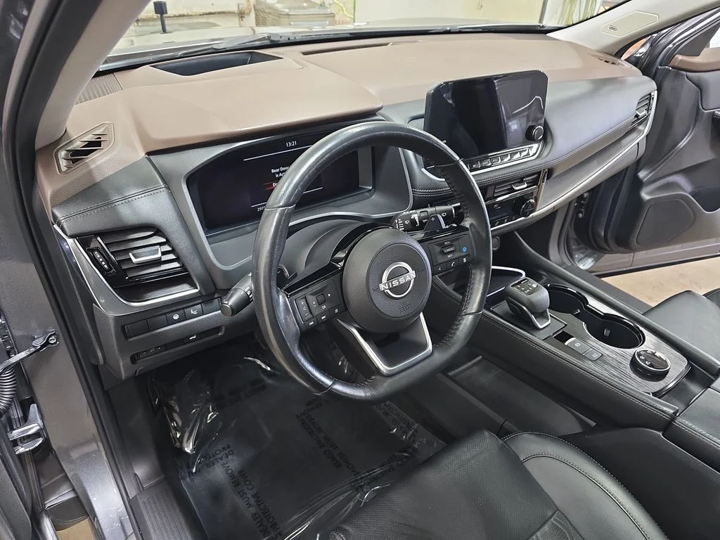 Used 2023 Gray Nissan Platinum image 16