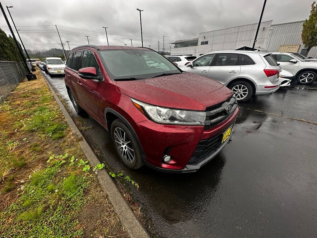 Used 2018 Red Toyota SE image 10