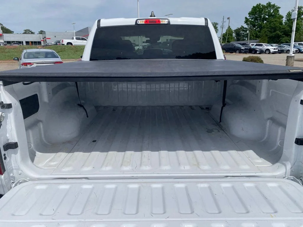 Used 2025 White Ram Big Horn/Lone Star image 11