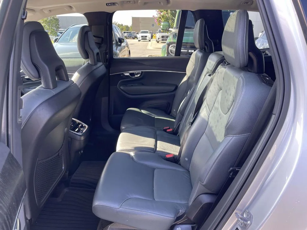 Used 2020 Bright Silver Metallic Volvo Momentum image 3