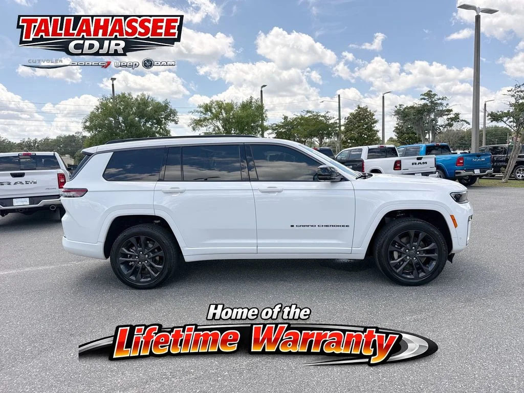 New 2026 Bright White Clear-Coat Exterior Paint Jeep Limited Reserve image 2