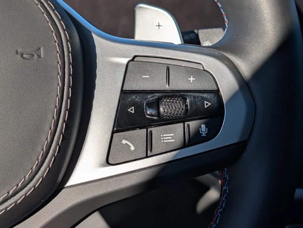 Used 2025 White BMW M60i image 20