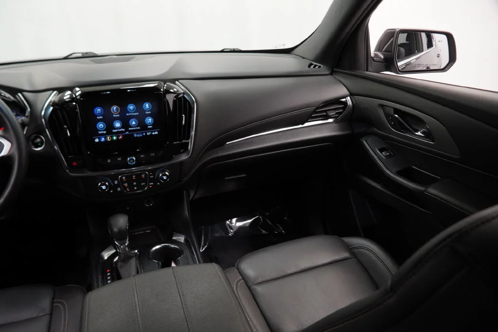 Used 2023 MOSAIC BLACK METALLIC Chevrolet LT Leather image 23