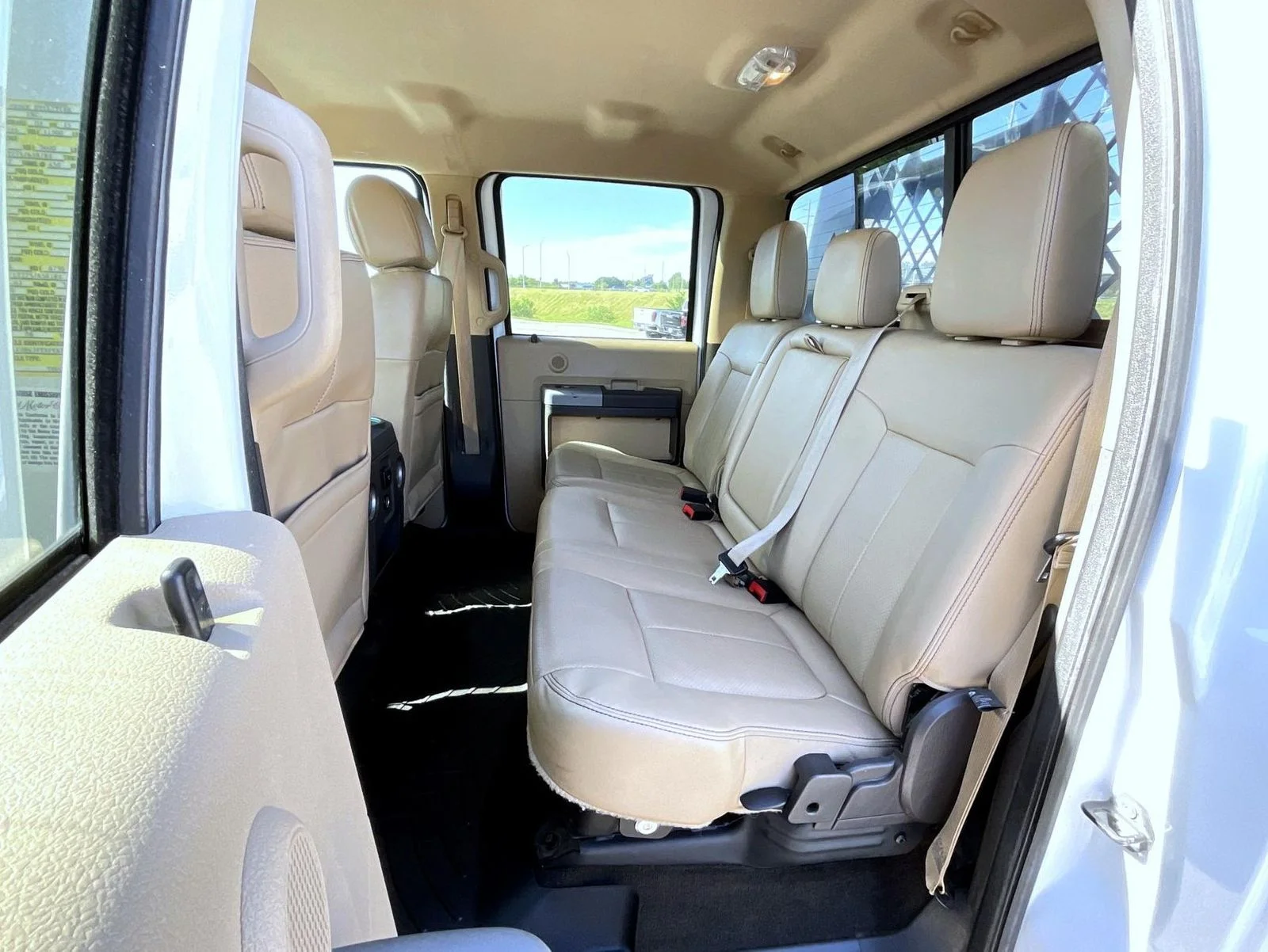 Used 2015 White Ford Lariat image 19