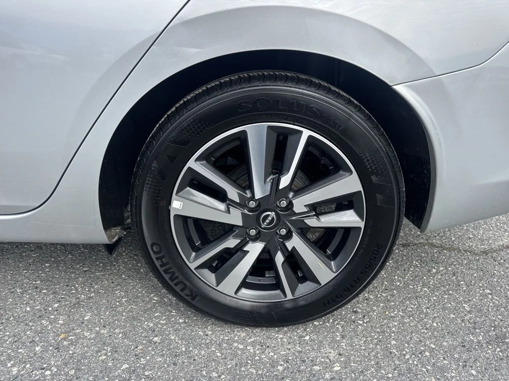 Used 2025 Silver Nissan 1.6 SV image 26