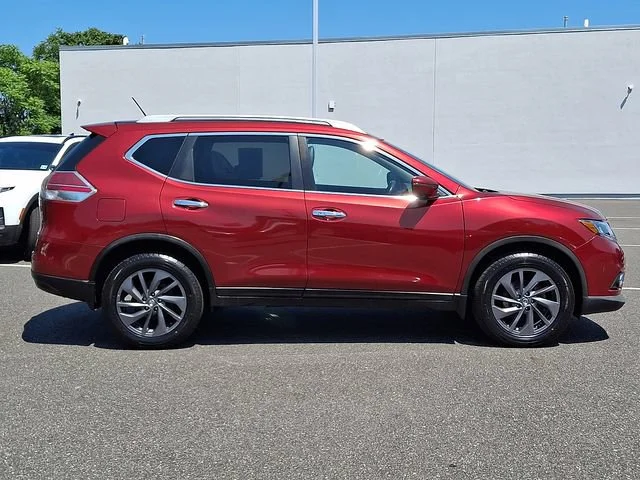 Used 2016 Red Nissan SL image 8
