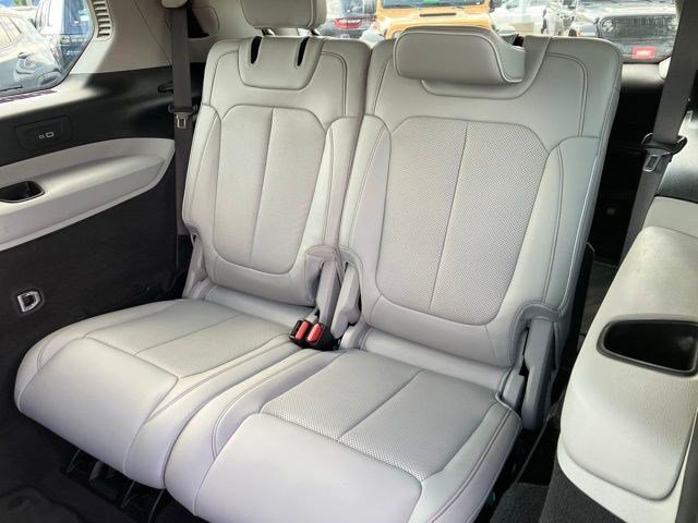 Certified Used 2021 Diamond Black Crystal Pearlcoat Jeep Overland image 25