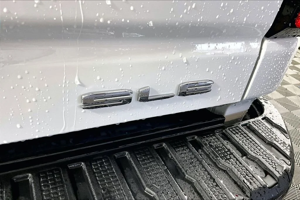 New 2026 Summit White GMC SLE image 10