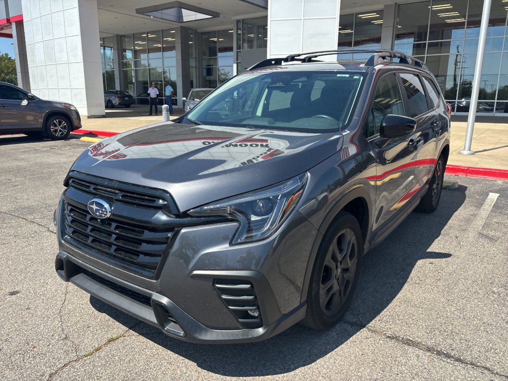 Used 2025 Magnetite Gray Metallic Subaru Onyx Edition Touring image 3