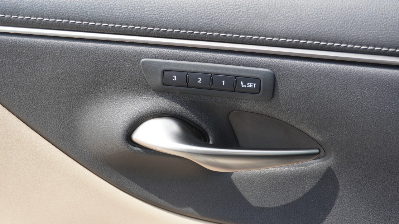 Certified Used 2020 MOONBEAM BEIGE MET Lexus ES 350 image 22