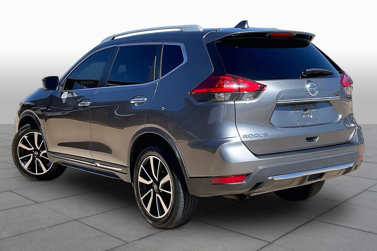 Used 2017 Gun Metallic Nissan SL image 10
