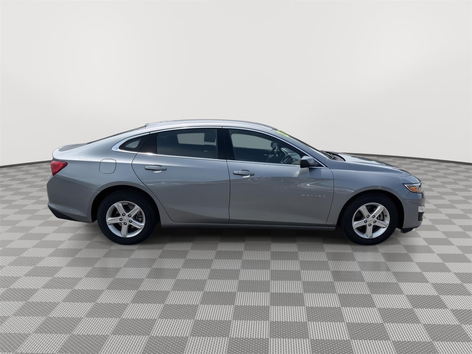 Used 2023 Sterling Gray Metallic Chevrolet LT image 4