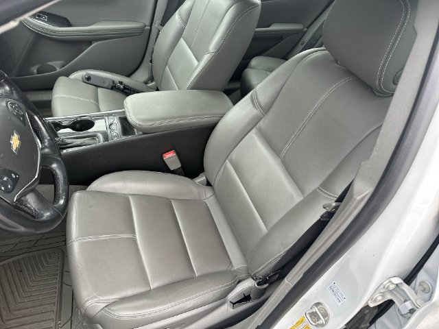 Used 2019 Summit White Chevrolet LT image 15
