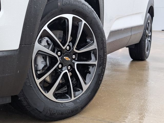 Used 2025 White Chevrolet LT image 2
