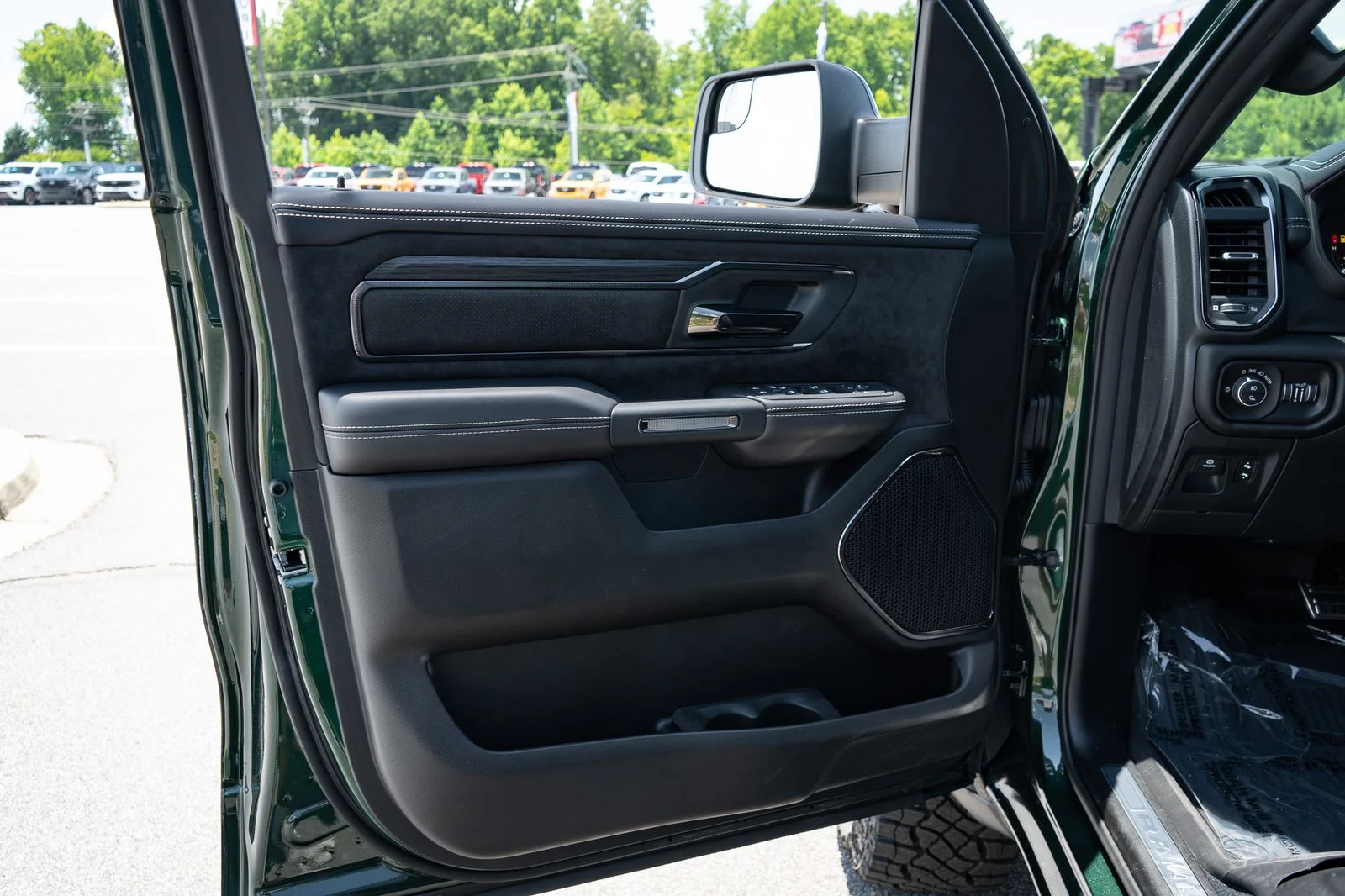 New 2026 Serrano-Green Metallic Exterior Paint RAM RHO image 29