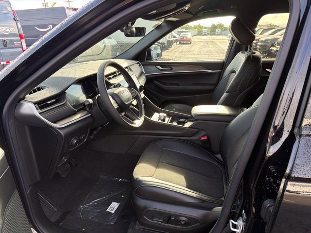 New 2027 High-Gloss Black Paint Jeep Laredo Altitude image 11