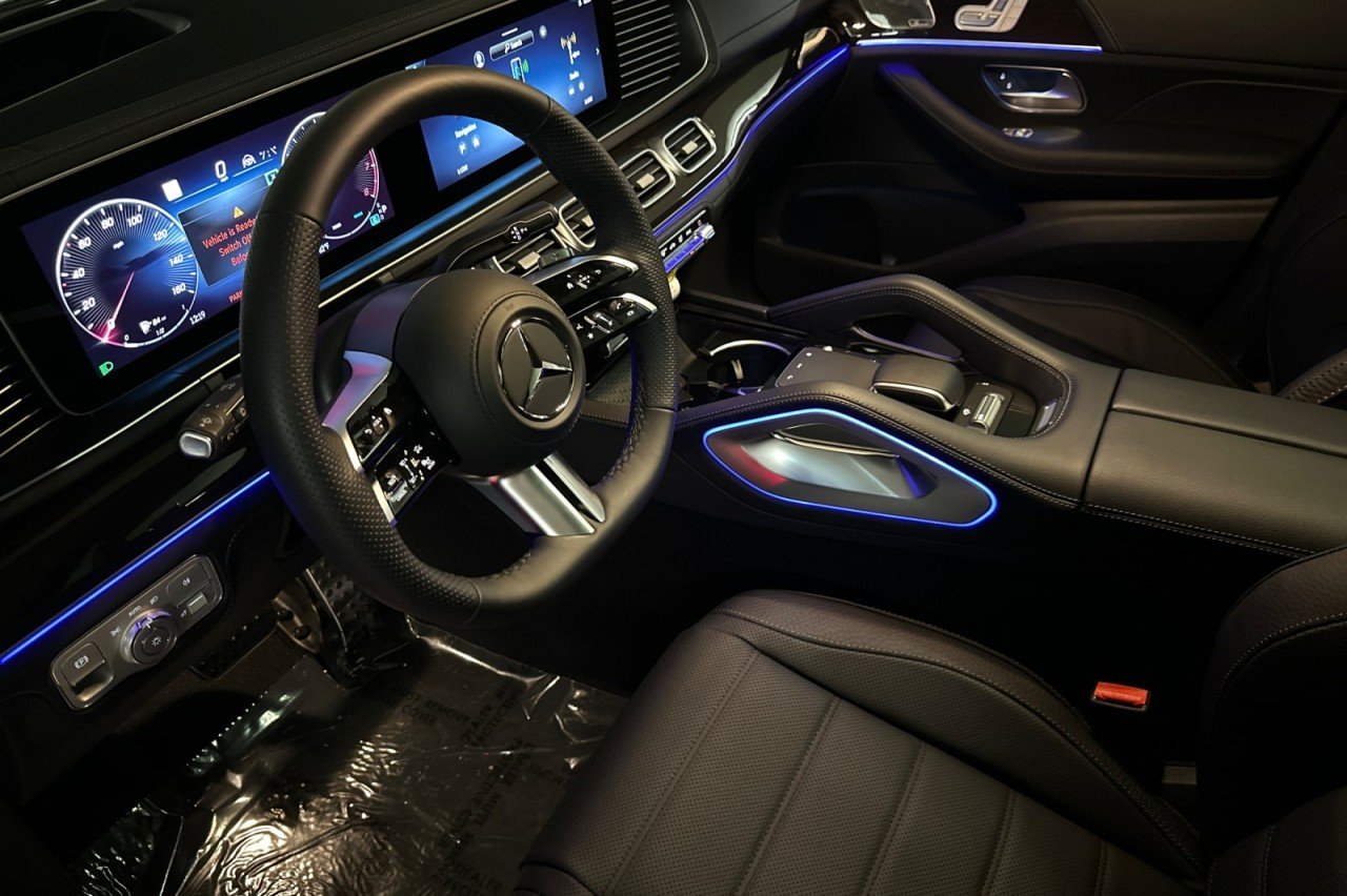 New 2026 MANUFAKTUR Moonlight White Metallic Mercedes-Benz GLS 580 4MATIC® SUV image 9