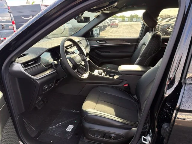New 2027 Black Jeep Laredo Altitude image 11