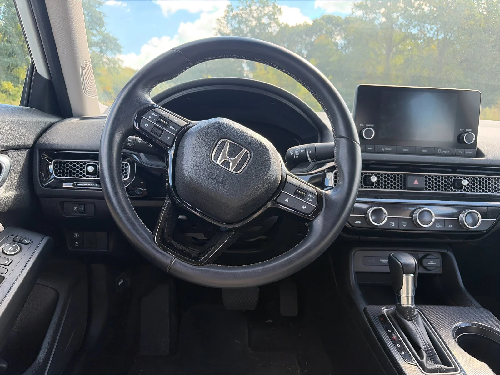Used 2024 Platinum White Pearl Honda EX image 15