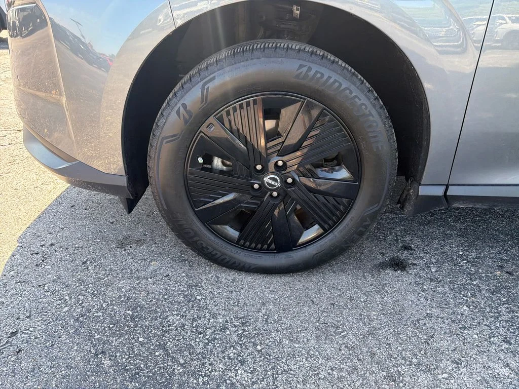 Used 2025 Gray Nissan SV image 28